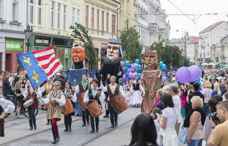 Fantasztikus, színpompás felvonulás az operafesztivál nyitányán (Képgaléria!)
