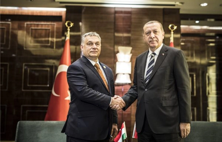 Orbán és Erdogan a kétoldalú kapcsolatokról tárgyalt Pekingben