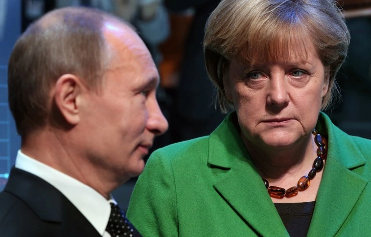 A kétoldalú viszonyról, Ukrajnáról és Szíriáról tárgyal Putyin és Merkel