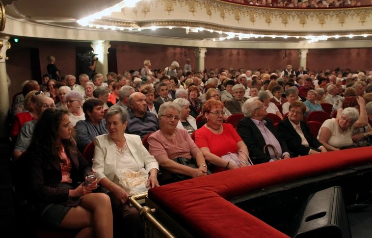A Viktória című operettet nézték meg a Salkaházi Program résztvevői
