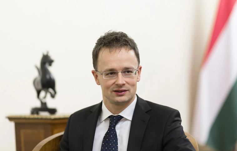 Szijjártó: Macedónia példája azt mutatja, milyen veszélyekkel jár, ha egy ország életébe kívülről beavatkoznak