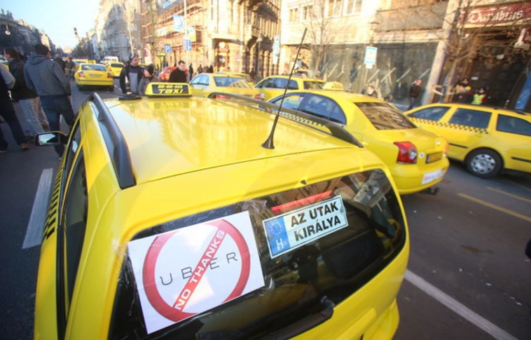Több spanyol városban sztrájkkal és tüntetéssel tiltakoztak a taxisok az Uber ellen