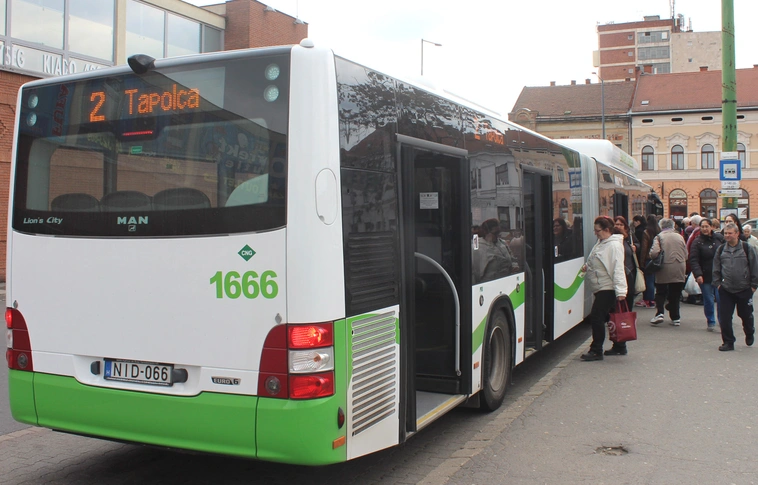 Terelve közlekedik a 8-as autóbusz hétfőn