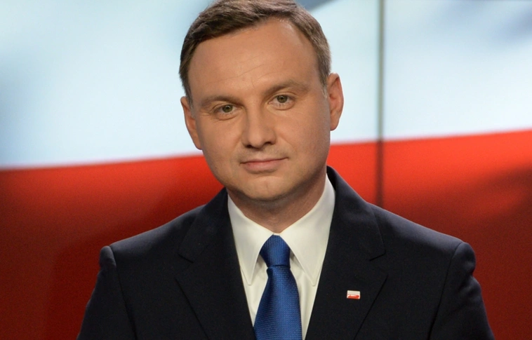 A lengyel államfő aláírja a Brüsszel által kifogásolt két bírósági törvényt