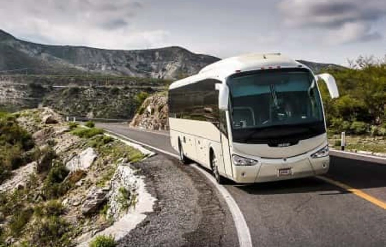 Szakadék szélén állította meg a buszt egy francia utas az osztrák Alpokban