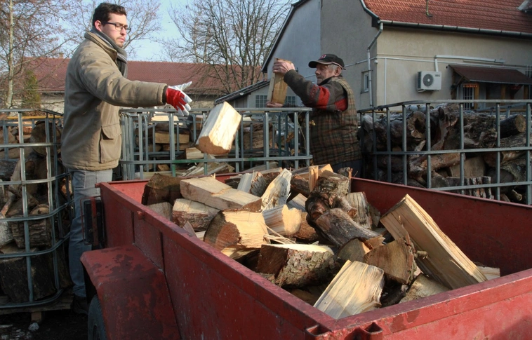 Idén is tűzifával támogatja az önkormányzat a rászorulókat