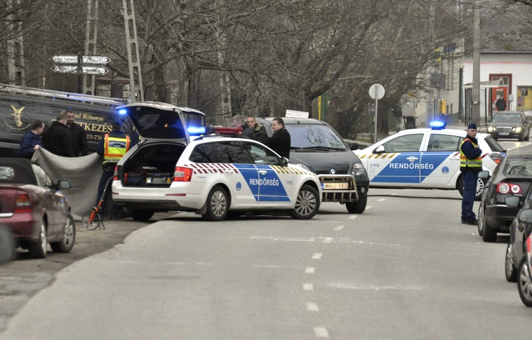 Úttesten fekvő férfit gázoltak halálra