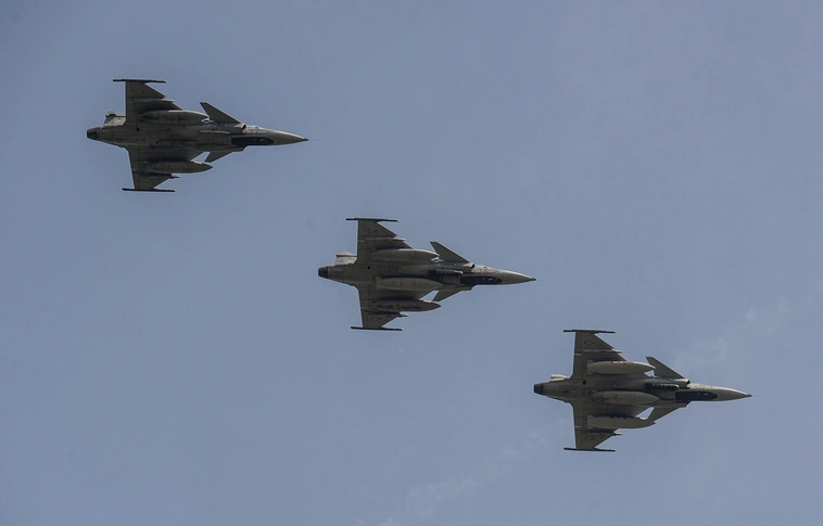 Riasztották a Gripeneket egy Boeing 763-as miatt