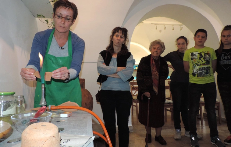 Egy restaurátorműhely titkait mutatták be a Múzeumok Őszi Fesztiválján