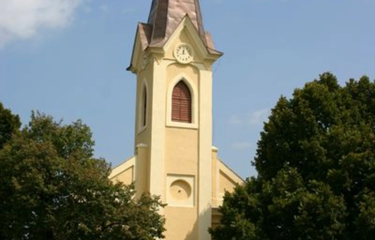 Felújították a szirmai templomot