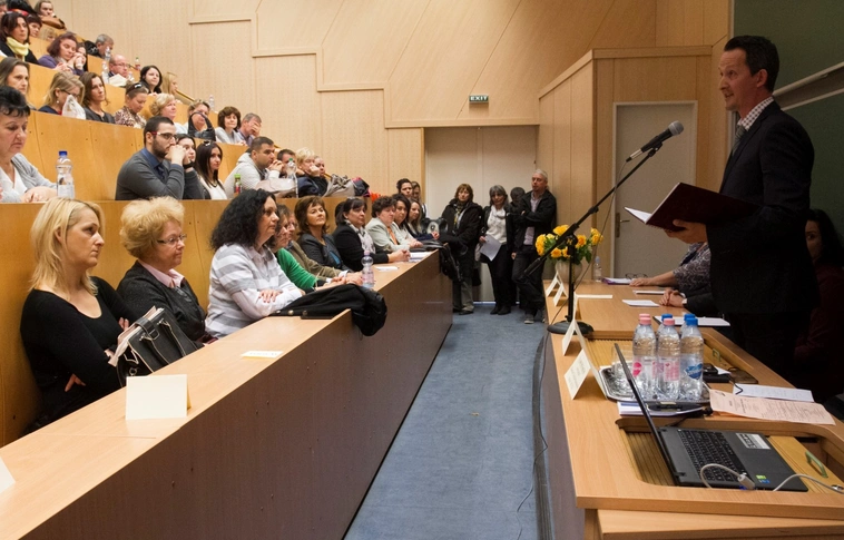Konferenciával és kiállítással kezdődött a Szociális Munka Hete