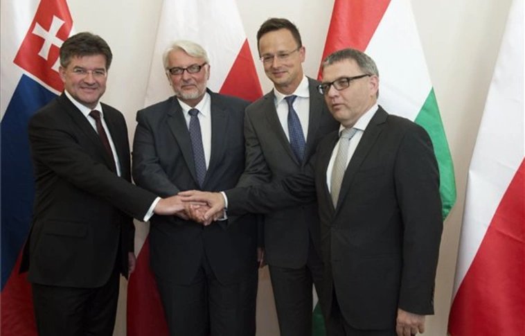 Történész: két párhuzamos szerepe van a V4-nek