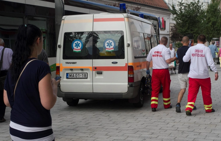 Talán a nagy hőség? – rosszul lett egy fiatal férfi a villamoson