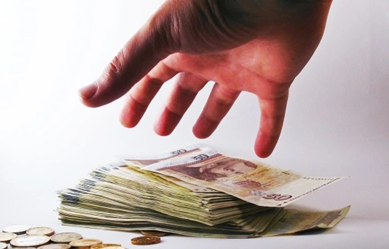 Csaknem egymilliárd forint áfát csalt egy ipari repceolajjal kereskedő bűnbanda