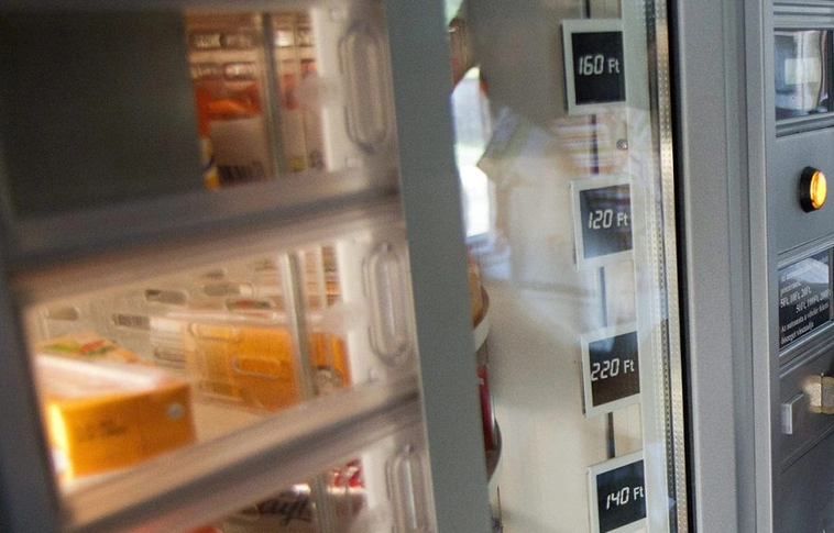 Az étel- és italautomatákat július 1-től nyomon követi a NAV