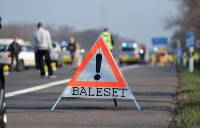 Több gépjármű ütközött össze az M3-ason Bagnál