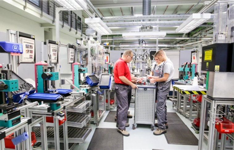 Figyelmeztető sztrájkot hirdettek szerdára a Bosch hatvani gyárában
