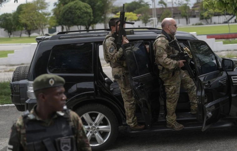 Rendőri kíséretet kapnak a Forma-1-esek