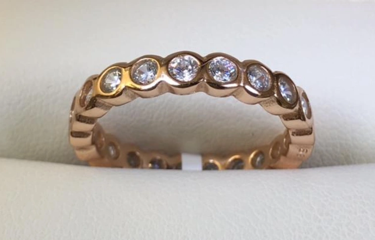 Egy klasszikus brilles ékszerért fizettek a legtöbbet a BÁV kamaraaukcióján