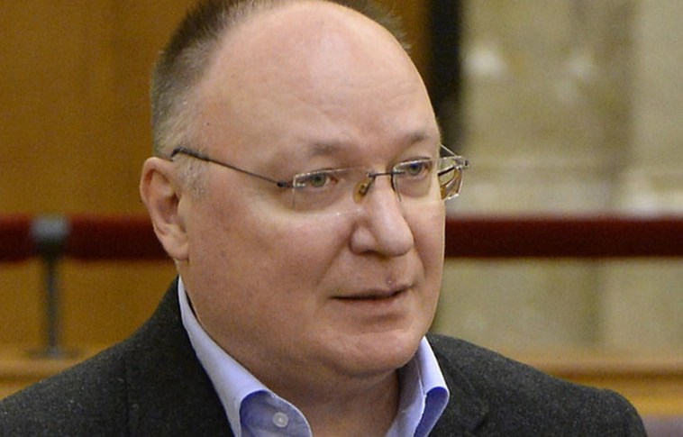 Ittas vezetés miatt vádat emeltek Burány Sándor ellen