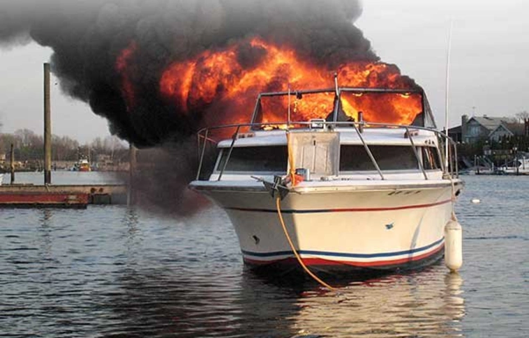 Kigyulladt egy hajó kabinja Csepelen
