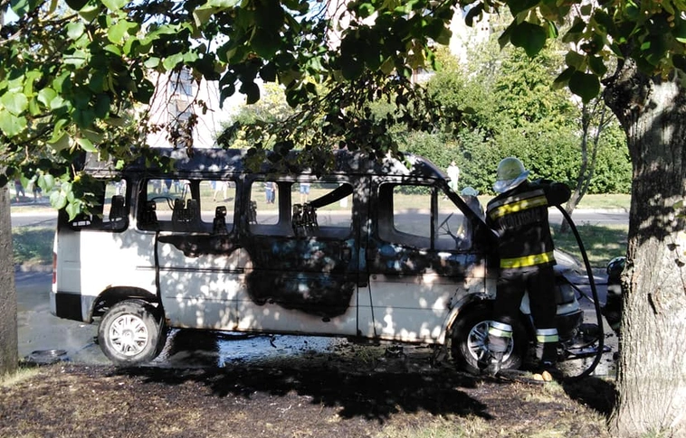 Tartálykocsival ütközött, többen beszorultak