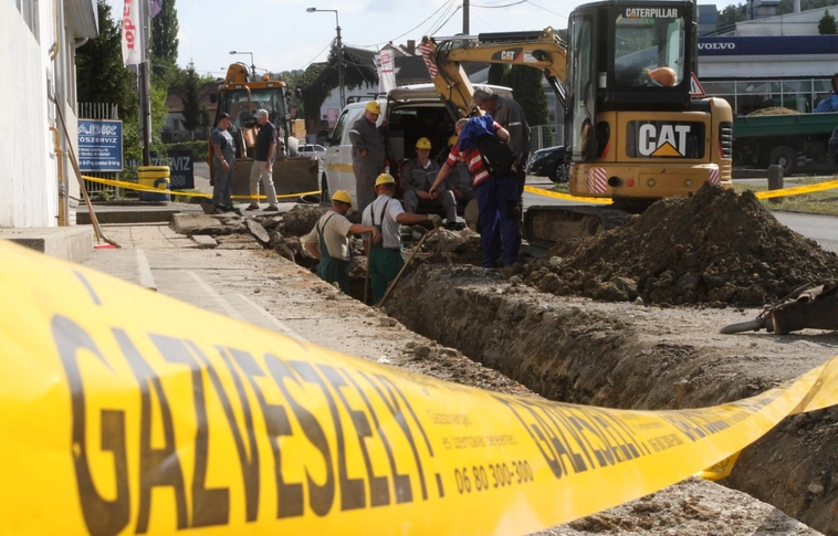 Elvágtak egy gázvezetéket Dorogházán