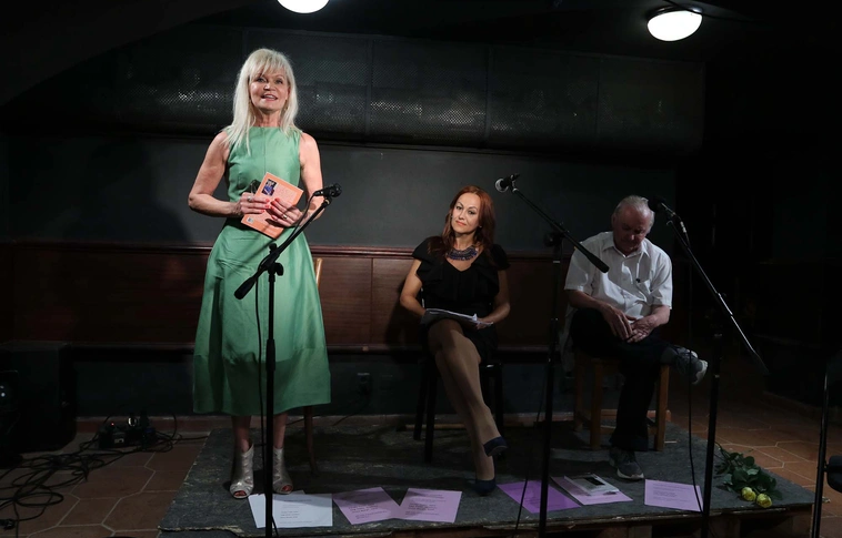 Generációk irodalmi találkozása a Grund Pinceszínházban (Képgalériával)