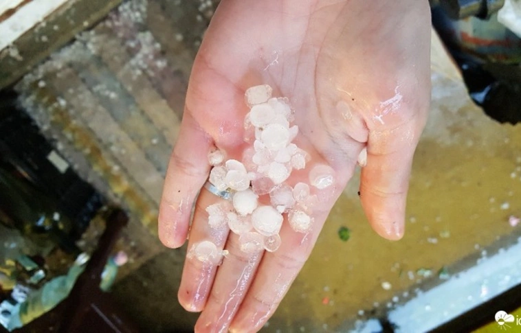 A jégeső miatt félbeszakadt a férfiak döntője Tiszaújvárosban