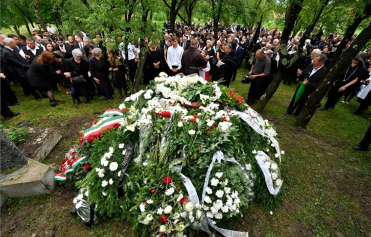 Székelyföldi szülőfalujában eltemették Kányádi Sándort