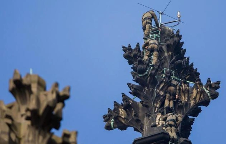 Kommandósok mászták meg a kölni dómot