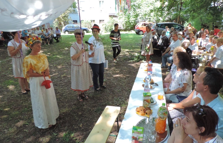 Májuskosár - dalos, táncos hagyományőrző rendezvény Bulgárföldön (Képgalériával!)