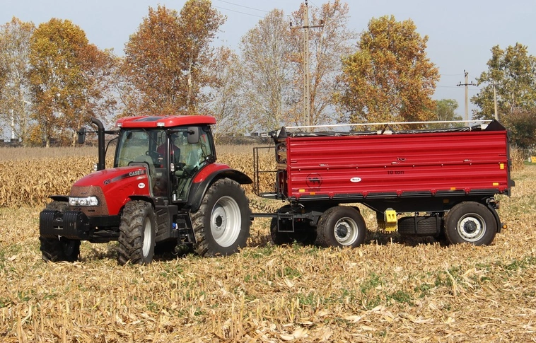 Meghalt az a nő, aki leesett egy mezőgazdasági vontató pótkocsijáról