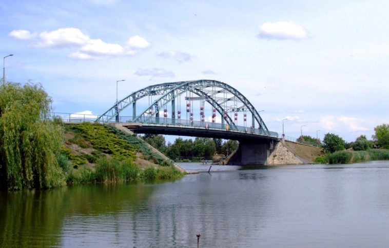 Filmbe illő jelenet: Dunába vetette magát, megmentették a rendőrök