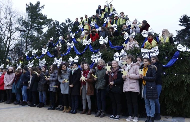 Énekelt Miskolc karácsonyfája - lezajlott az adventi kórusverseny első fordulója