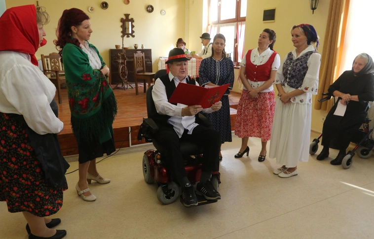 Farsangi kavalkád az Aranykor Idősek Otthonában (Képgalériával!)