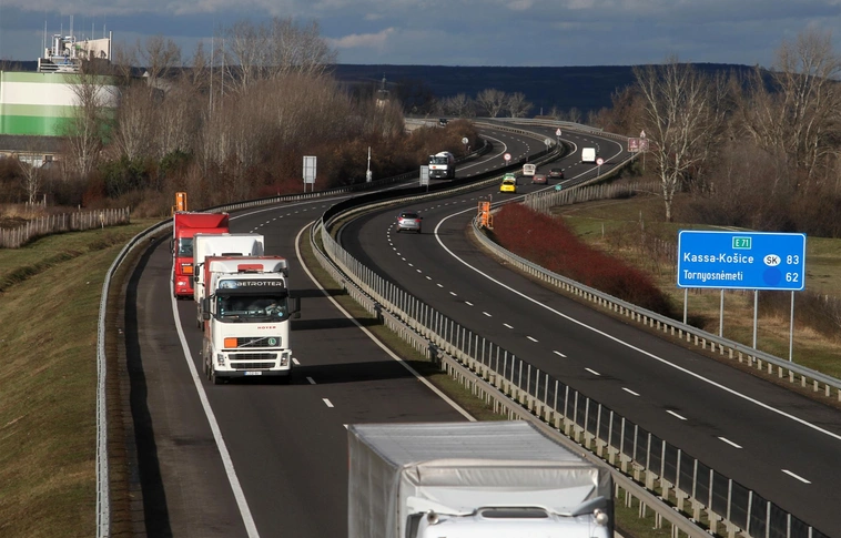 13 hónapig érvényesek a 2019. évre elővásárolt éves autópálya matricák