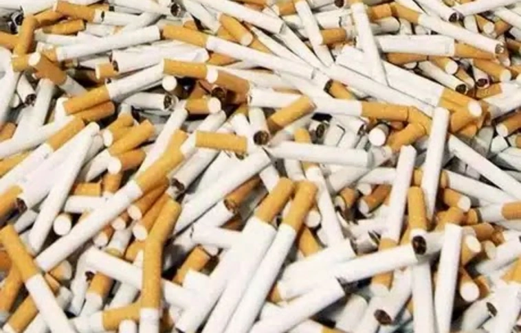 Na, ez a ciki! – videóra vették, ahogyan megszabadul az árutól (Eredeti felvétellel!)