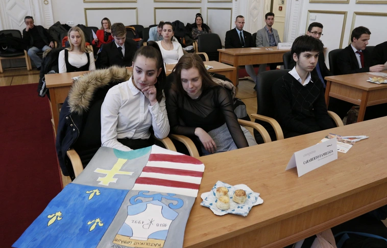 Melyik királyt koronázták háromszor? – történelemverseny a városházán