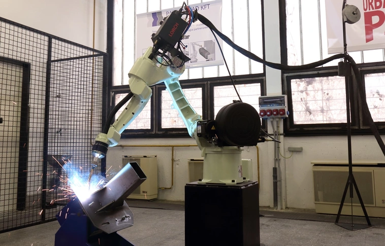 Hegesztő-robot laboratóriumot adtak át az egyetemen (Képgalériával!)