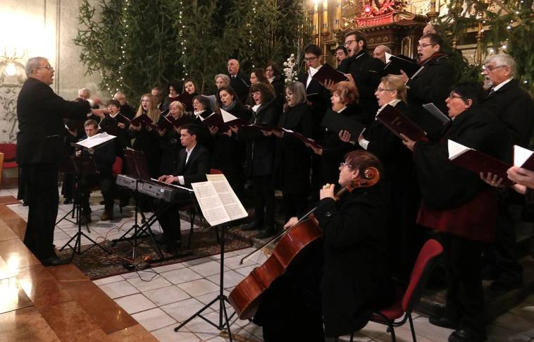 "Az egyház évszázadok óta mecénása a kultúrának" – újévi koncert a minorita templomban (Képgalériával!)