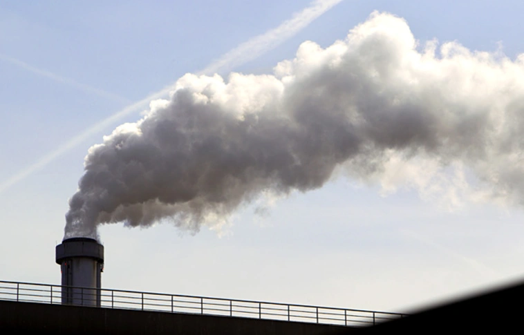 Beszorult egy kamasz a kéménybe, mert Mikulásnak képzelte magát