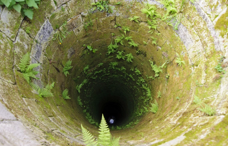 Tovább kutatnak a több mint 100 méter mély kútba zuhant gyerek után Spanyolországban