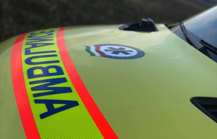 Őrizetben a mentősökre támadó férfi