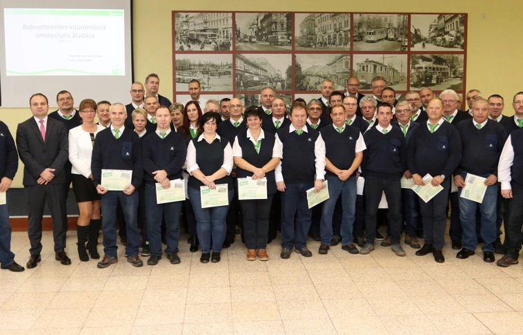 Balesetmentes járművezetőket köszöntöttek az MVK-nál (Képgalériával!)