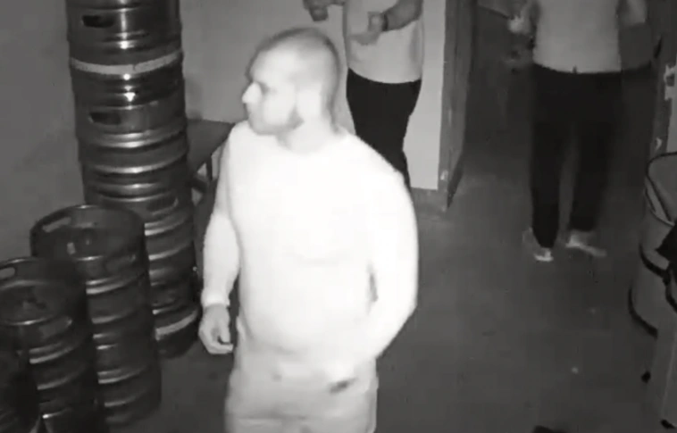 A zenekari öltözőből lopott mobiltelefont