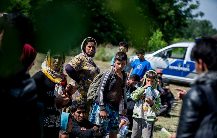 Több száz gyerek, indiaiak, szírek és bangladesiek a csütörtökön elfogott illegális bevándorlók között