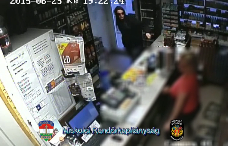 Keresik a dohánybolti rablót a miskolci rendőrök – az azonosításhoz a lakosság segítségét kérik