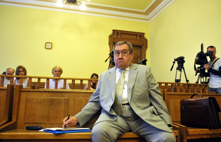 Nem kapott elég „mákos pitét” – 3 év börtönre ítélték Kiss Ernőt befolyással üzérkedés miatt
