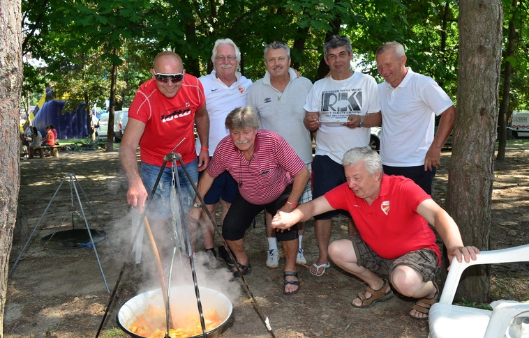 Pompás illatok, finom falatok – jó hangulatú lecsó- és pecsenyefesztivál a Csanyikban